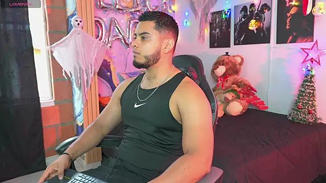 Snapshot of Tiler_wolker chatting on 12-14-25, 08:24 Tiler wolker online show from 12-14-25, 08:24