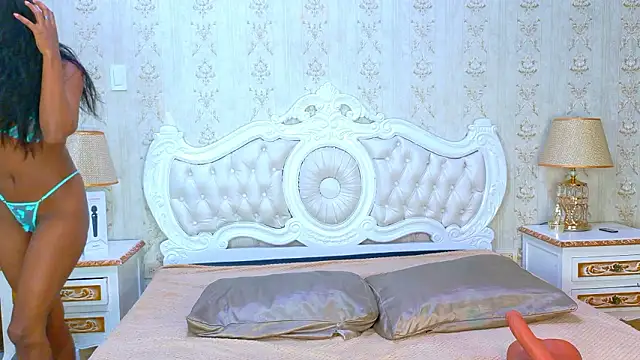 Kelly Swift online show from 03-25-26, 03:23