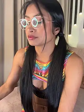 Snapshot of saragrey77 chatting on 11-26-25, 02:18 saragrey77 online show from 11-26-25, 02:18