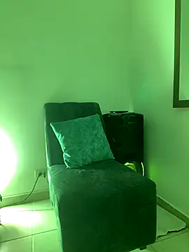 Snapshot of Chikihot69 chatting on 10-28-25, 03:21 Chikihot69 online show from 10-28-25, 03:21