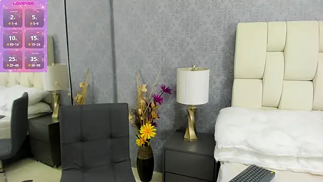 Luna Bella3 online show from 10-31-25, 11:11