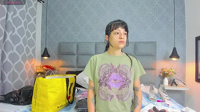 Luna Bella3 online show from 01-13-26, 10:42