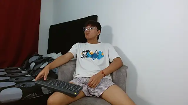 Snapshot of isak_lane chatting on 10-30-25, 02:02 isak lane online show from 10-30-25, 02:02