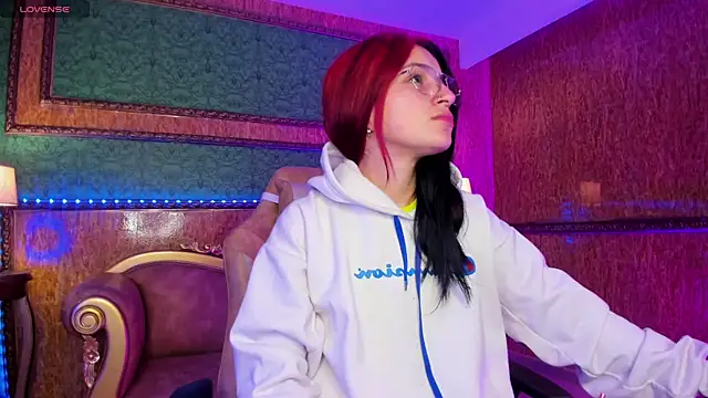 Snapshot of Ale_sweety_ chatting on 11-28-25, 12:19 Ale sweety online show from 11-28-25, 12:19