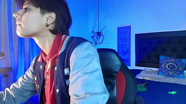 Ghost  Girl  online show from 11-11-25, 01:49