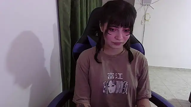 Snapshot of Annagoth_ chatting on 10-27-25, 12:47 Annagoth online show from 10-27-25, 12:47