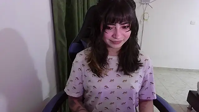 Snapshot of Annagoth_ chatting on 10-28-25, 12:47 Annagoth online show from 10-28-25, 12:47