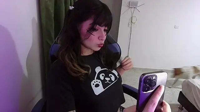 Snapshot of Annagoth_ chatting on 11-05-25, 12:32 Annagoth online show from 11-05-25, 12:32