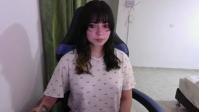 Snapshot of Annagoth_ chatting on 11-06-25, 09:59 Annagoth online show from 11-06-25, 09:59