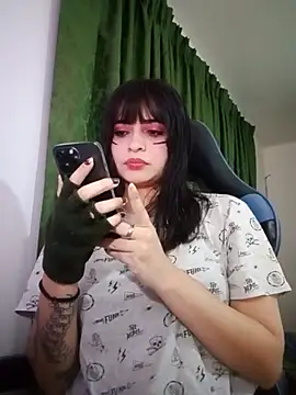 Snapshot of Annagoth_ chatting on 11-21-25, 05:28 Annagoth online show from 11-21-25, 05:28