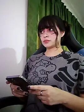 Snapshot of Annagoth_ chatting on 11-27-25, 04:31 Annagoth online show from 11-27-25, 04:31