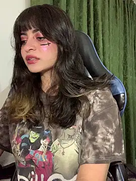 Snapshot of Annagoth_ chatting on 12-17-25, 01:22 Annagoth online show from 12-17-25, 01:22