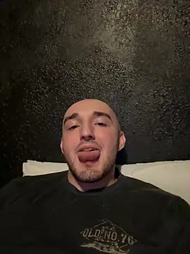 Snapshot of Lucifer76852 chatting on 10-26-25, 01:44 Lucifer76852 online show from 10-26-25, 01:44