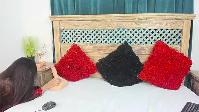 Cassandra Armani online show from 02-24-26, 03:37