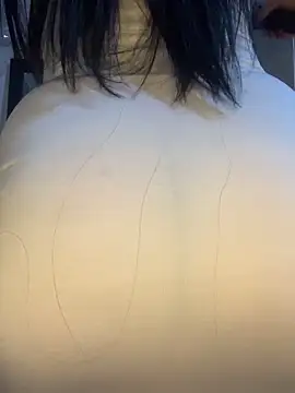 Im Saraaaa online show from 11-28-25, 02:25