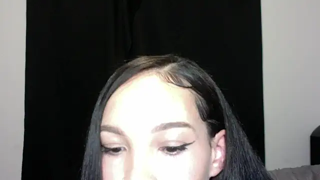 nikkiloveee online show from 10-27-25, 04:16