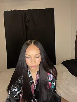 nikkiloveee online show from 11-06-25, 12:00