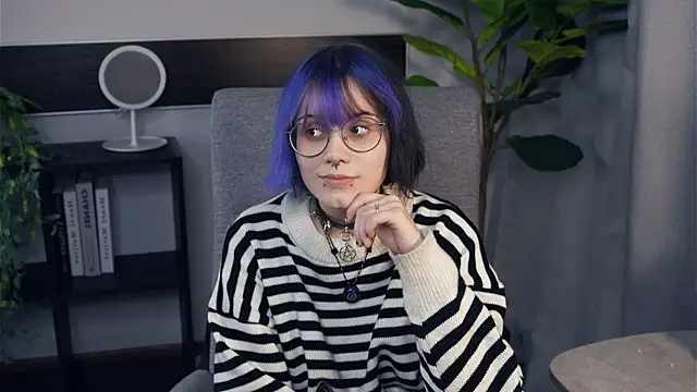 KellePourier online show from 10-27-25, 05:28