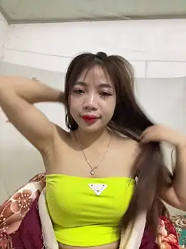 Zlienr023 online show from 12-17-25, 01:00