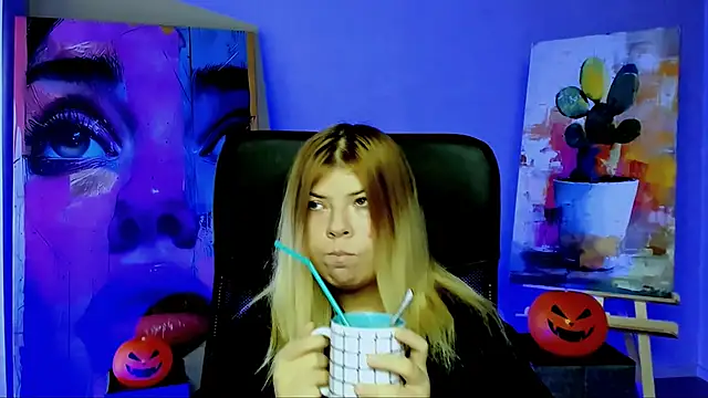 EvaDarc online show from 10-28-25, 07:56