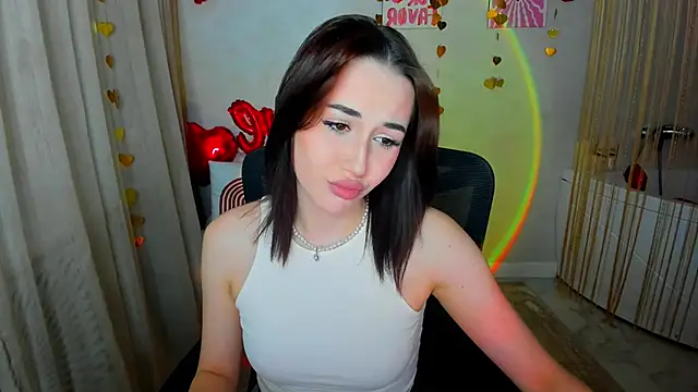 Snapshot of MakeYoueHappy chatting on 02-08-26, 03:43 MakeYoueHappy online show from 02-08-26, 03:43