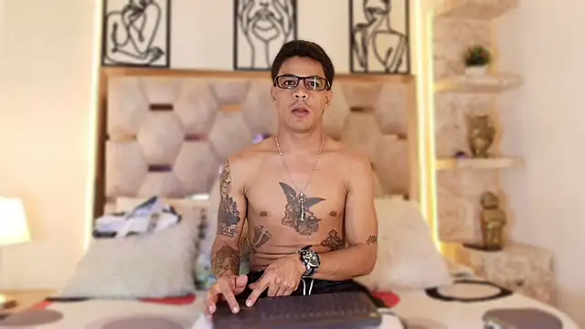 Snapshot of Andrew_Haalls chatting on 11-15-25, 08:49 Andrew Haalls online show from 11-15-25, 08:49