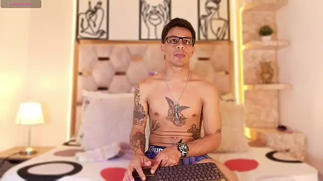 Snapshot of Andrew_Haalls chatting on 11-19-25, 09:04 Andrew Haalls online show from 11-19-25, 09:04