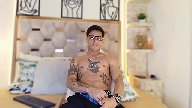 Snapshot of Andrew_Haalls chatting on 11-29-25, 08:45 Andrew Haalls online show from 11-29-25, 08:45