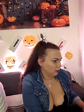 Lea Squirt Off online show from 10-28-25, 06:10