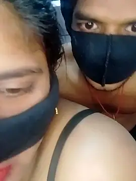 Snapshot of hot_couple_000 chatting on 12-05-25, 01:42 hot couple 000 online show from 12-05-25, 01:42