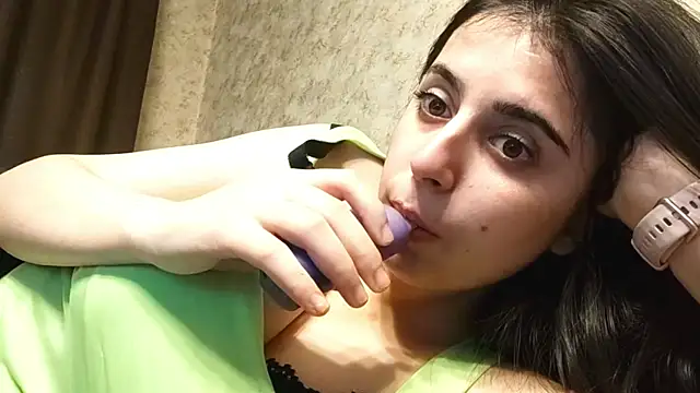 Snapshot of Lina_rix chatting on 10-28-25, 01:03 Lina rix online show from 10-28-25, 01:03