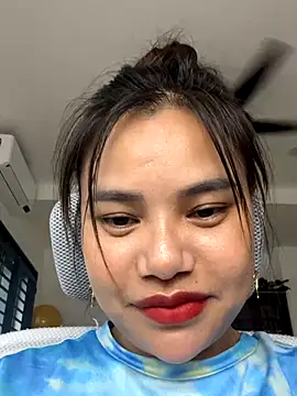 Snapshot of VinaVibe chatting on 10-28-25, 04:49 VinaVibe online show from 10-28-25, 04:49