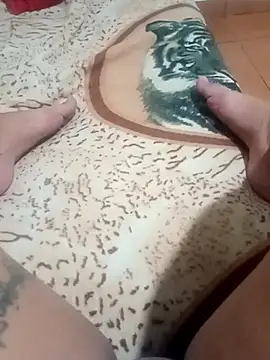 Snapshot of tutti2pbuzz chatting on 10-31-25, 09:49 tutti2pbuzz online show from 10-31-25, 09:49