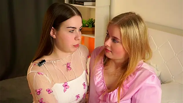 LoreeScialdone online show from 10-27-25, 05:28