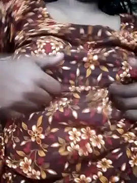 Snapshot of Liza0103 chatting on 10-31-25, 12:50 Liza0103 online show from 10-31-25, 12:50