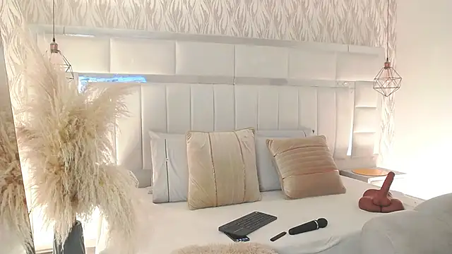 alaya noir  online show from 04-07-26, 01:00