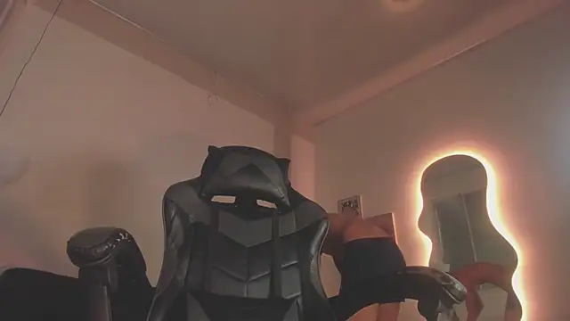 Snapshot of Senpai_Lover chatting on 11-02-25, 08:11 Senpai Lover online show from 11-02-25, 08:11