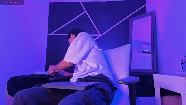 LIAM STONNE  online show from 10-31-25, 08:21