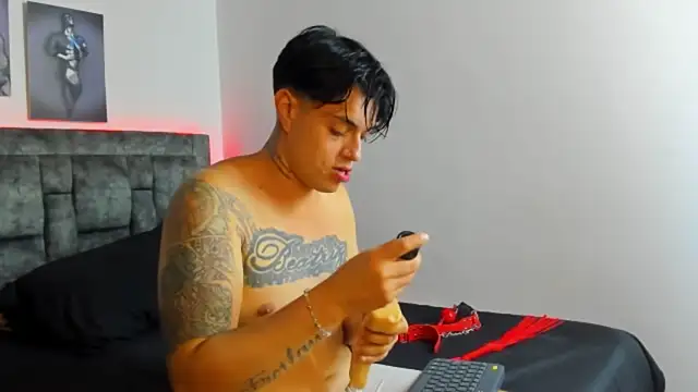 Snapshot of dante_hottx chatting on 12-15-25, 03:22 dante hottx online show from 12-15-25, 03:22