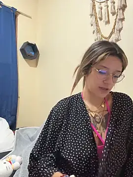 xsuusy online show from 10-28-25, 10:01