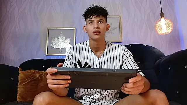 KamiSuarez online show from 11-06-25, 06:20