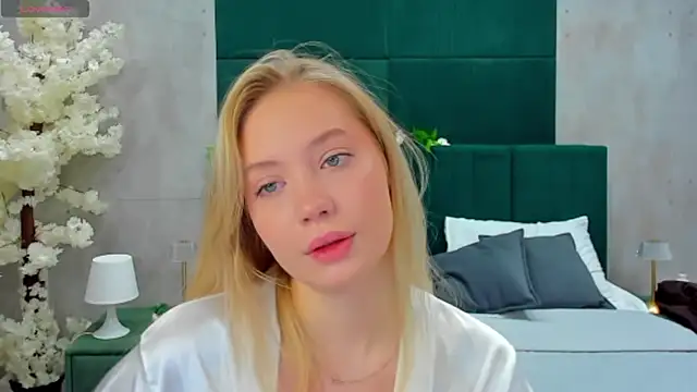 Melanie Ryer online show from 11-18-25, 01:11