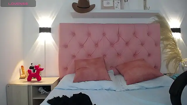 victoria 243 online show from 12-15-25, 05:55