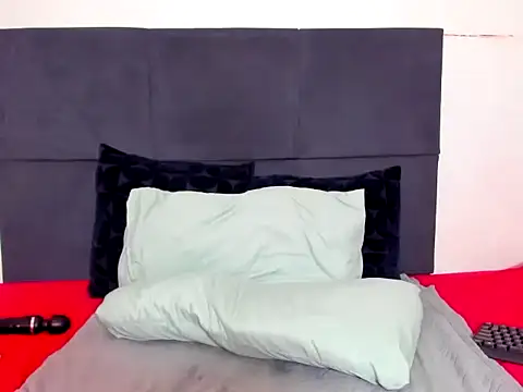 Snapshot of ThickLeeyanaXX chatting on 11-09-25, 05:33 ThickLeeyanaXX online show from 11-09-25, 05:33