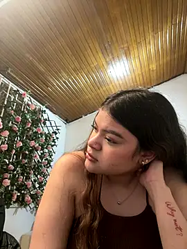 Snapshot of Tharafresneda_ chatting on 10-29-25, 02:30 Tharafresneda  online show from 10-29-25, 02:30