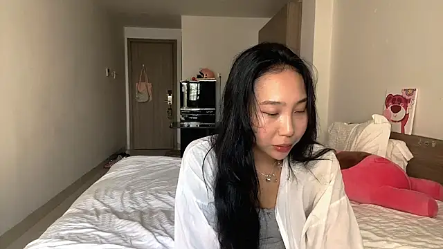 Snapshot of LizParadiz chatting on 10-31-25, 06:25 LizParadiz online show from 10-31-25, 06:25