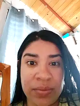 Snapshot of AlayaMore chatting on 10-31-25, 02:18 AlayaMore online show from 10-31-25, 02:18