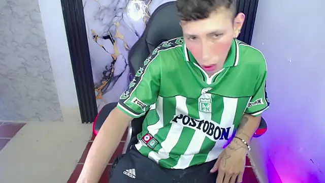 The latin boy online show from 11-26-25, 06:20