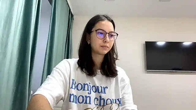 Snapshot of Allisgree chatting on 11-15-25, 07:16 Allisgree online show from 11-15-25, 07:16