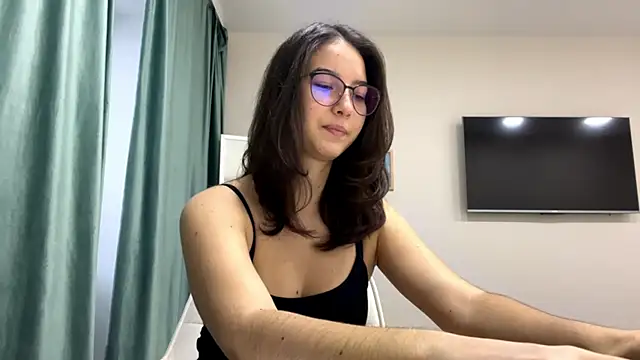 Snapshot of Allisgree chatting on 12-14-25, 07:58 Allisgree online show from 12-14-25, 07:58